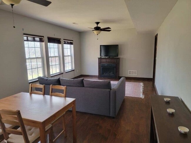 Building Photo - 230 Settlers Pass