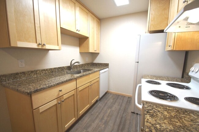 Building Photo - Pinto Suite