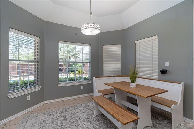 Building Photo - 31 El Jardin St