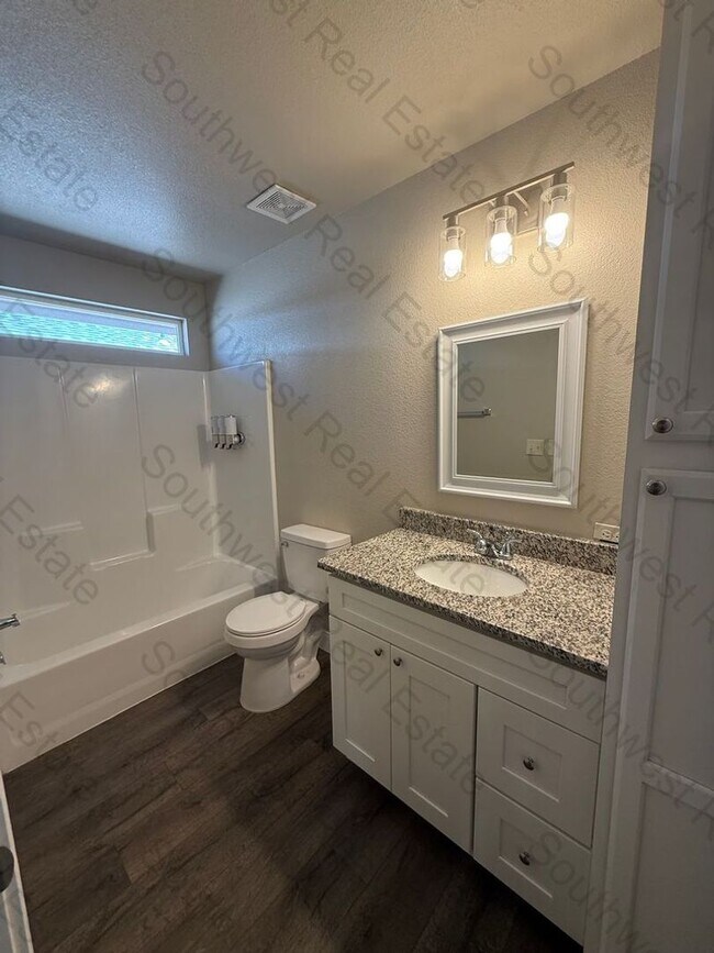 Building Photo - 1309 Mission Dr