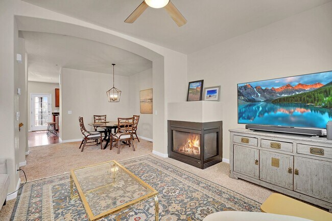 Building Photo - Immaculate 3 Bedroom Townhome Near Downtown COS