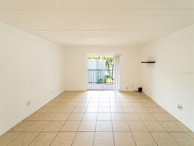 Building Photo - 2876 Somerset Park Dr