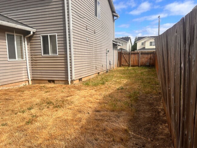 Building Photo - Charming Battle Ground Two-Story Home with Fenced Backyard!