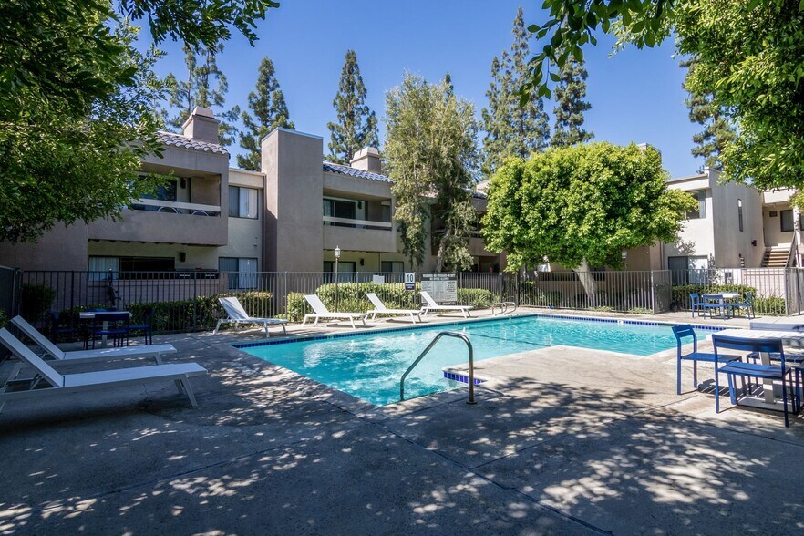 Building Photo - Private Suites Co-Living at Entrada Landing