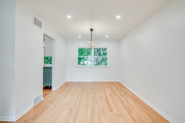 Building Photo - 1108 Emerald Dr
