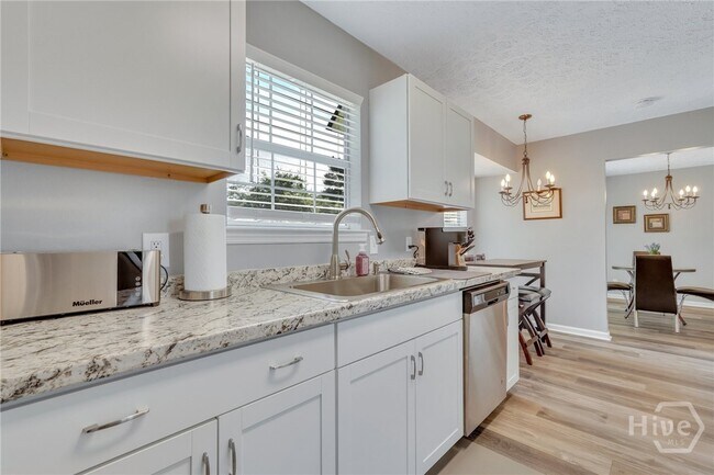 Building Photo - 11 Ropemaker Ct