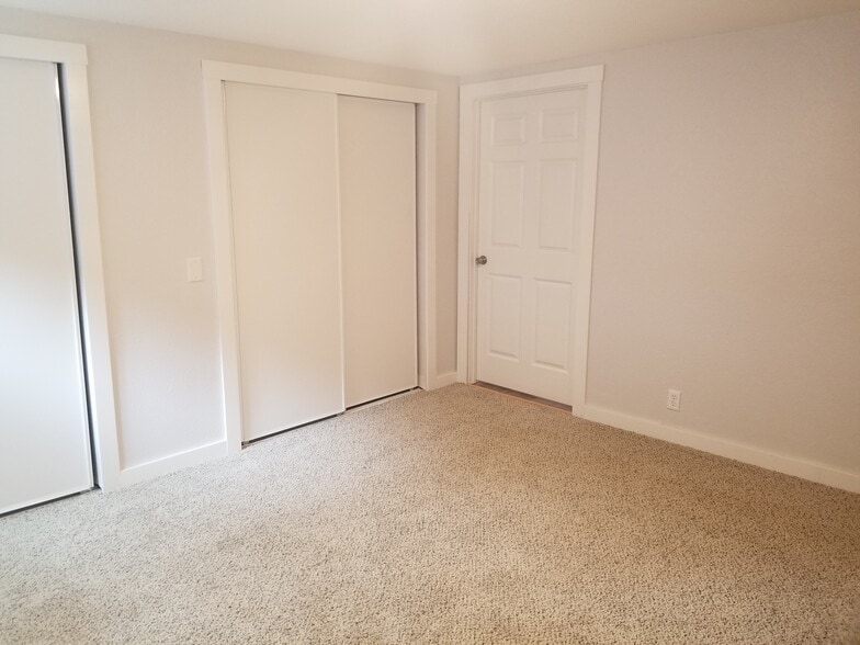 Building Photo - 1375 Whittier Ave SE