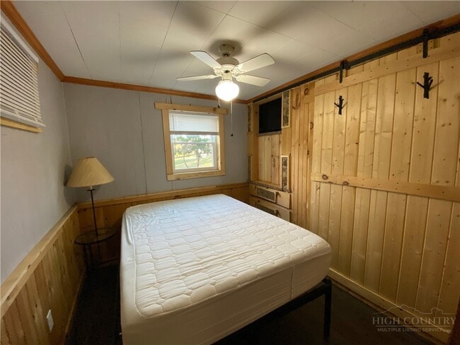 Building Photo - 143 Ridge Crest Dr