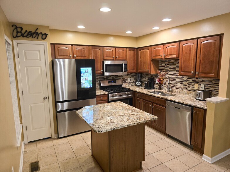 Building Photo - 1008 Sparrow Way