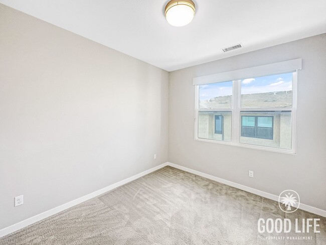 Building Photo - Beautiful 3B/3BA w/ 2 Car Garage, Washer/Dryer and Private Patio!