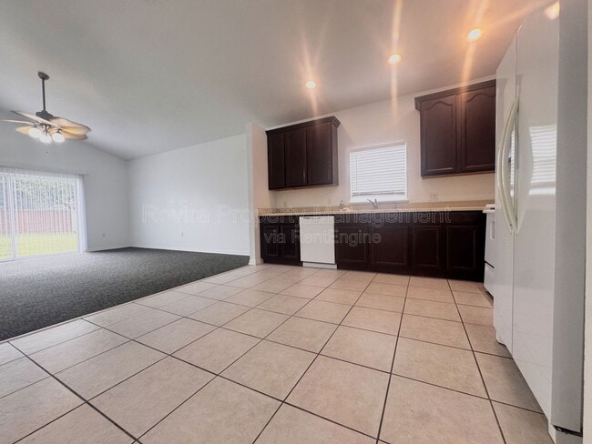 Building Photo - 661 Hacienda Cir