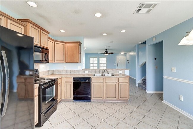 Building Photo - 2110 Encino Dr