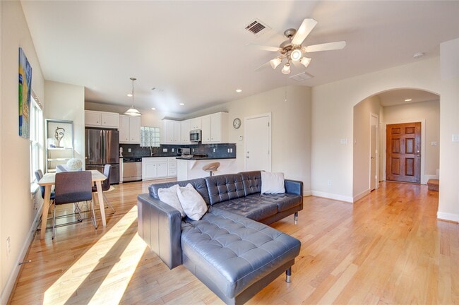 Building Photo - 3707 Main Poplar Dr