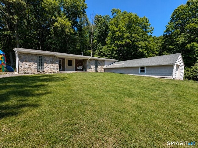 Building Photo - 22 Circle Dr