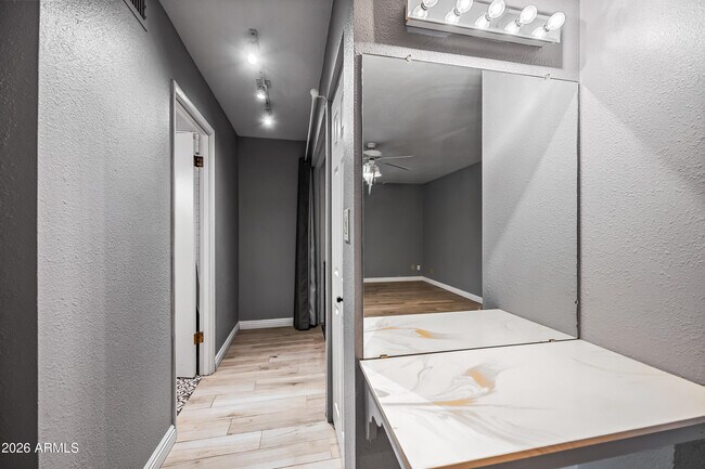 Building Photo - 5945 E Thomas Rd