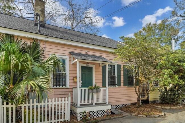 Building Photo - 307 W Waldburg Ln