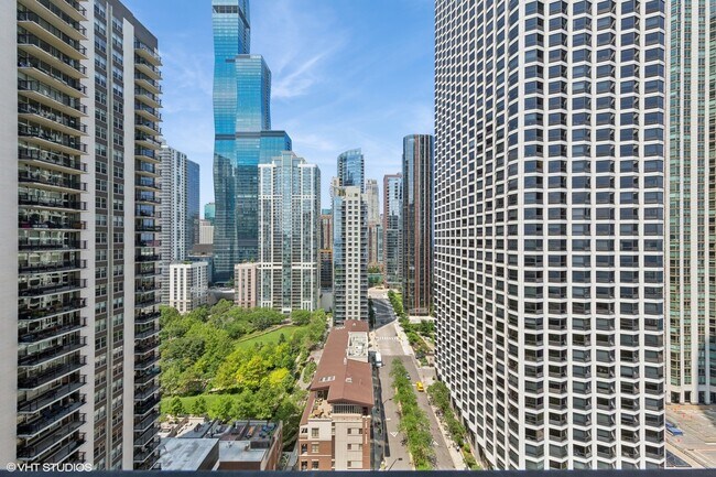 Building Photo - 400 E Randolph St