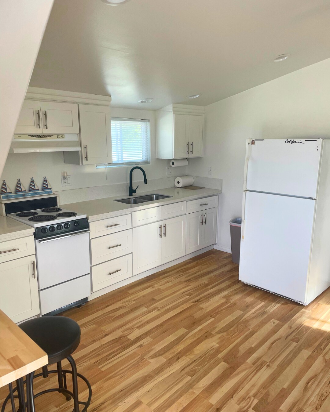 Building Photo - 502 S Clementine St