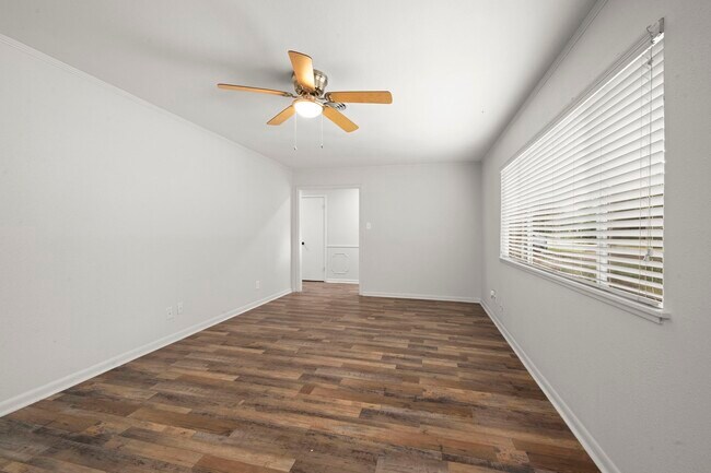 Building Photo - 205 Taft Ave