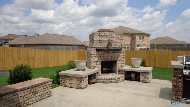 Building Photo - 2444 Bell Manor Dr SW