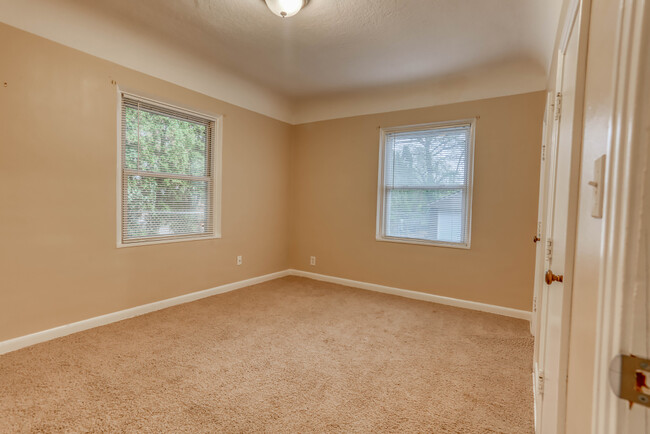 Bedroom - 3919 Creston Ave