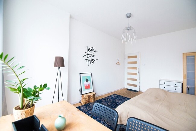 Building Photo - Kingsway Apartments