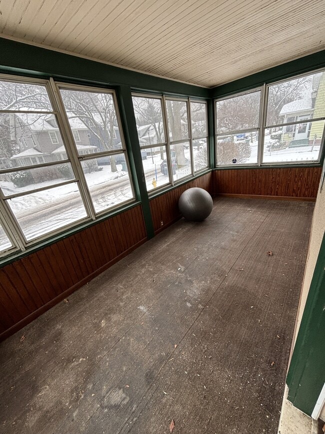 Building Photo - 66 Martinot Ave