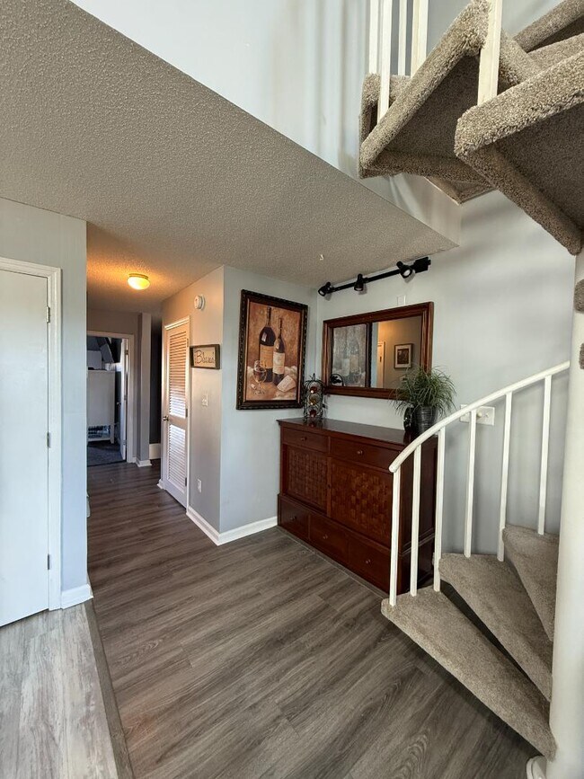 Building Photo - 1095 Plantation Dr W