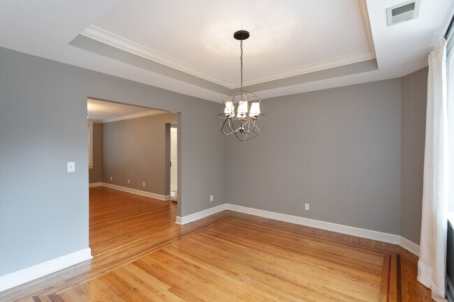 Building Photo - 1601 Spring Dr