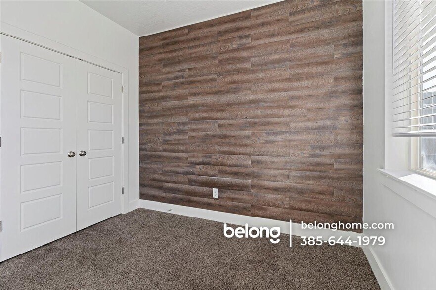 Building Photo - 2333 S Long Dr