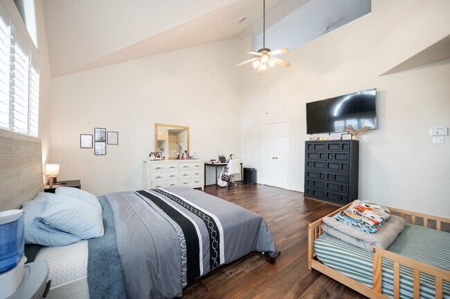 Building Photo - 1823 Blue Water Bay Dr