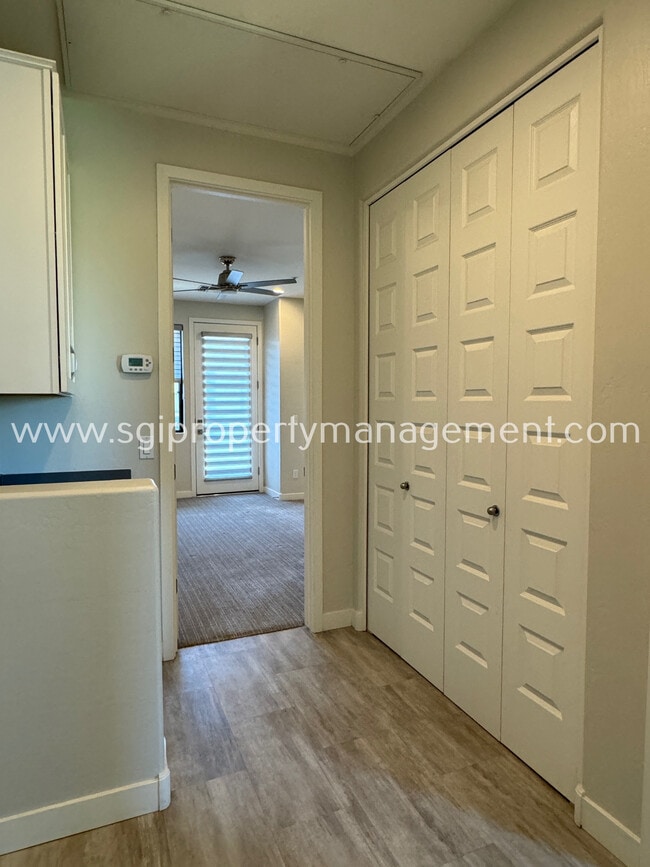 Building Photo - Luxurious Biltmore Townhome