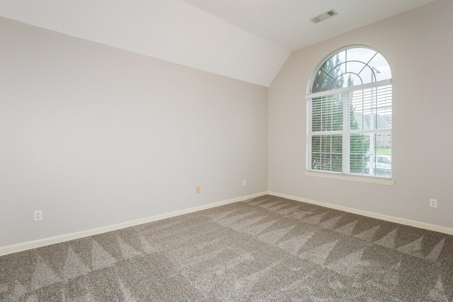 Building Photo - 6658 Raner Cove