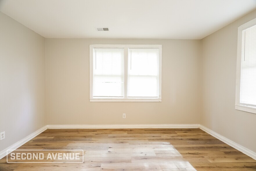 Building Photo - 315 3rd St N