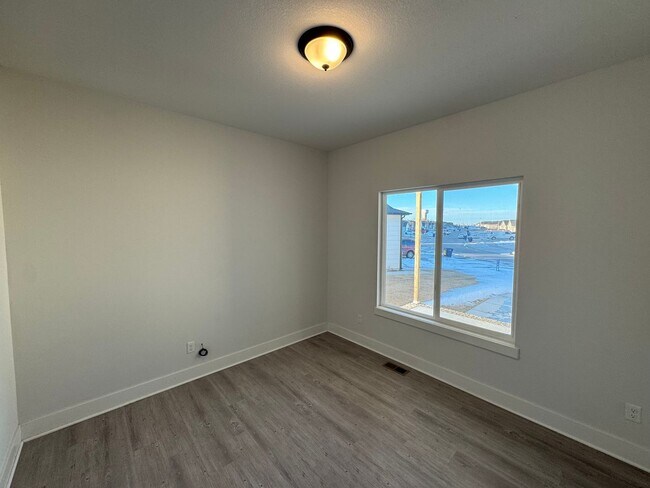 Building Photo - $1,850 - 4 bed 3 bath - Newer Build Duplex *COMING SOON*