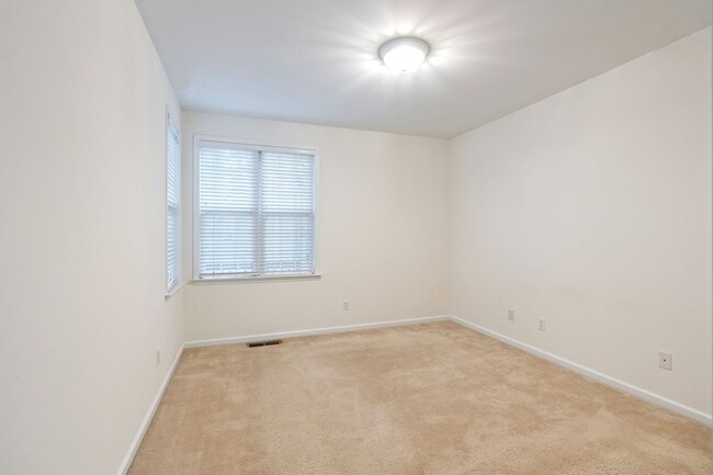 Building Photo - End Unit Townhome - 4 Bedrooms with First ...