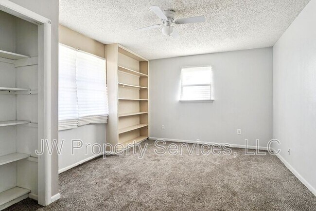 Building Photo - 206 Sunset Dr