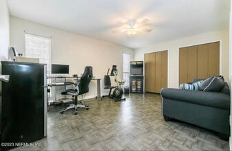 Building Photo - 5545 Bennington Dr