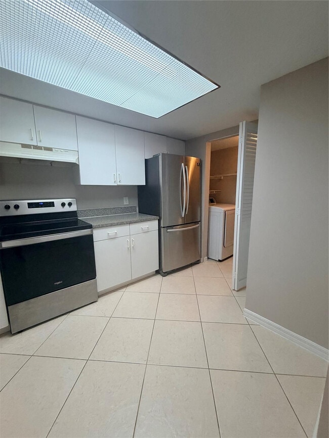 Building Photo - 5025 Wiles Rd