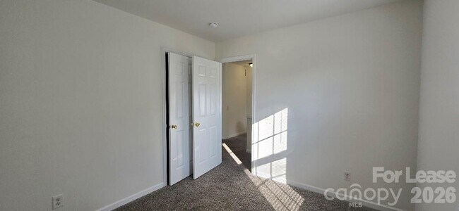 Building Photo - 5320 Peach Pl Ln