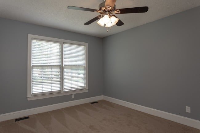 Building Photo - 1205 Opossum Trot Ln