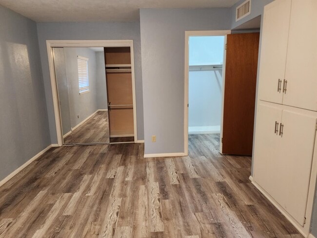 Building Photo - 613 Mimosa Dr