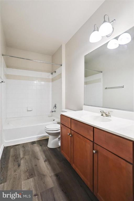 Building Photo - 4860 Eisenhower Ave