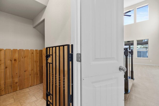 Building Photo - 2406 Sweetwater Ln