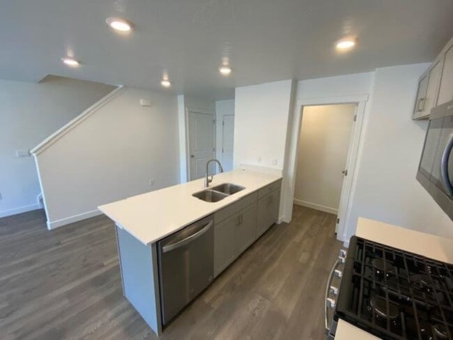 Building Photo - Coming Soon! 3 Bedroom 2 bath with Garage-...