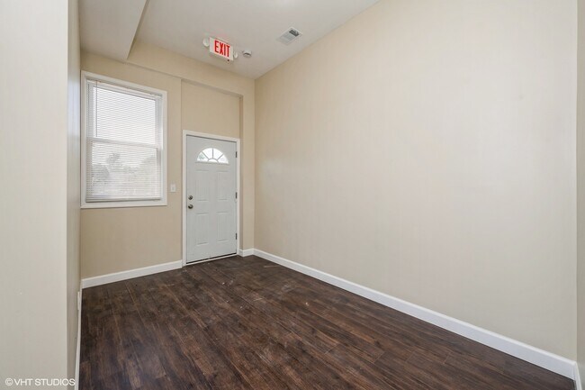 Building Photo - 5026 W Madison St