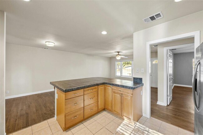 Building Photo - 2631 W 45th St