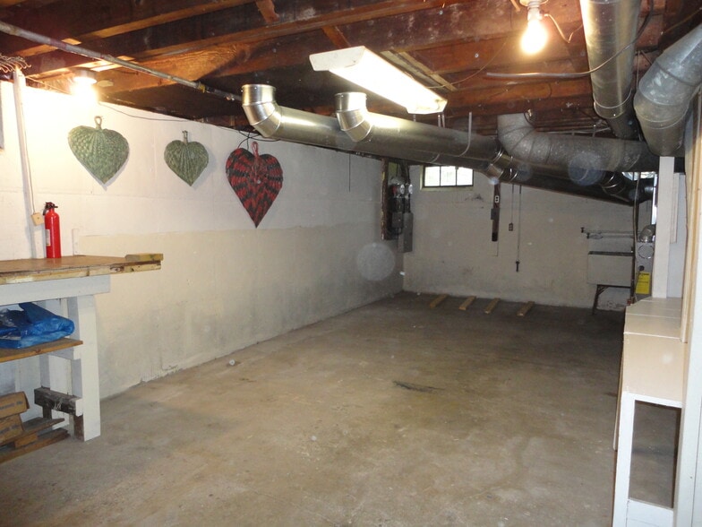 Building Photo - 615 Starin Ave