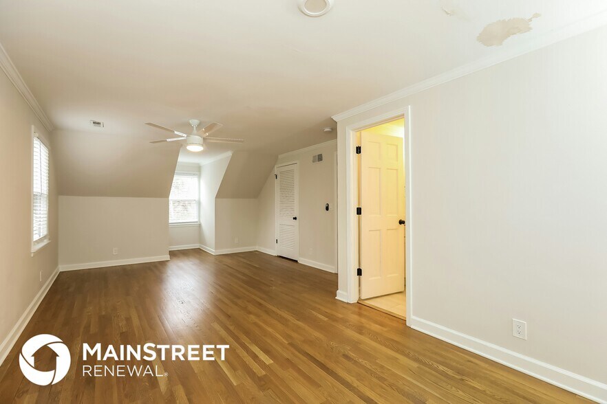 Building Photo - 5849 Beauregard Dr