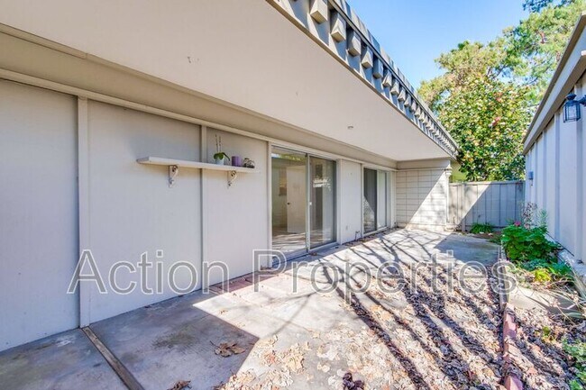 Building Photo - 71 Los Altos Square